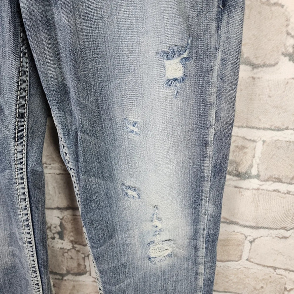 Silver Jeans Aiko Mid Capri Distressed Factory Fade Whiskered Light Blue Size 28 - Picture 8 of 15